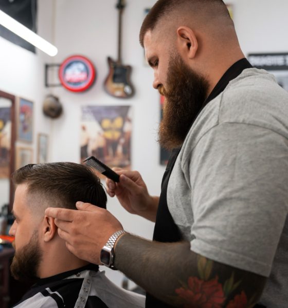 Cum verifici portofoliul unui hairstylist din Cluj înainte să te așezi pe scaun